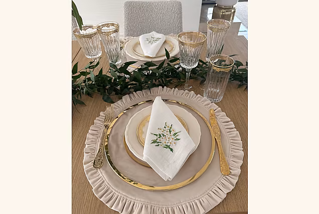 Embroidered Napkin - Daisy Bouquet